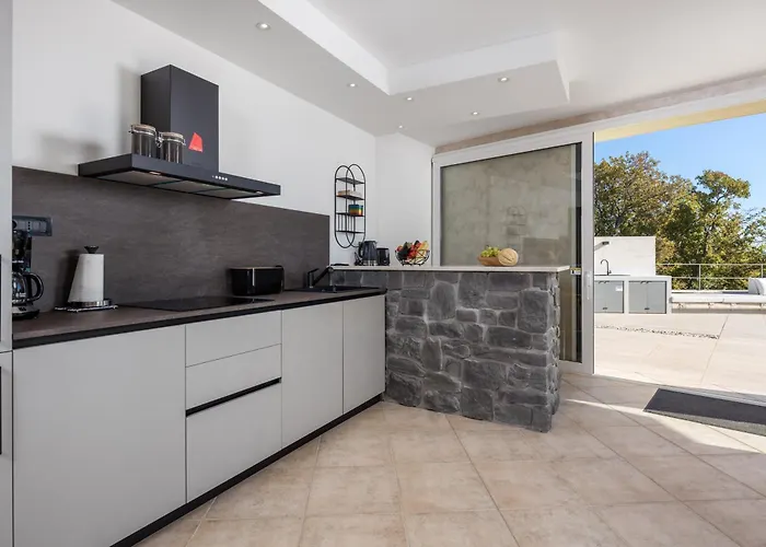 Luxury Ostro With Pool & Krk Bridge View Kraljevica