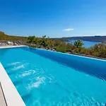 Luxury Ostro With Pool & Krk Bridge View Vila Kraljevica