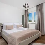 Vila Luxury Ostro With Pool & Krk Bridge View