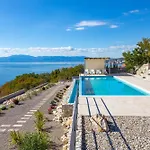 Vila Luxury Ostro With Pool & Krk Bridge View