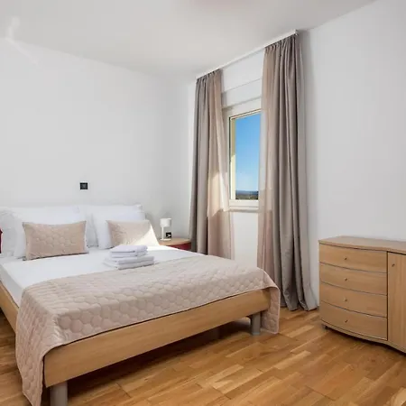 Luxury Ostro With Pool & Krk Bridge View Kraljevica