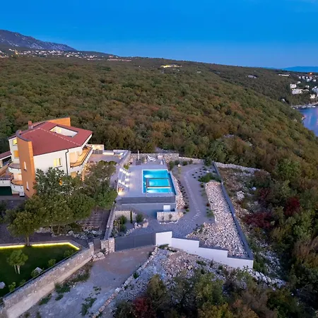 Luxury Ostro With Pool & Krk Bridge View Kraljevica