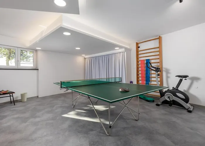 Luxury Ostro With Pool & Krk Bridge View וילה קראליביצה