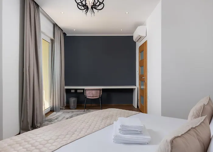 Luxury Ostro With Pool & Krk Bridge View וילה קראליביצה