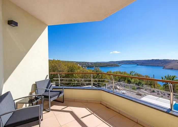 Luxury Ostro With Pool & Krk Bridge View וילה קראליביצה